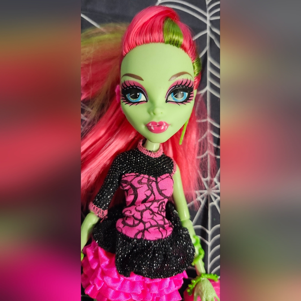 Venus McFlytrap - Ghouls Night Out - Monster High - Mattel - 2013 Near Complete